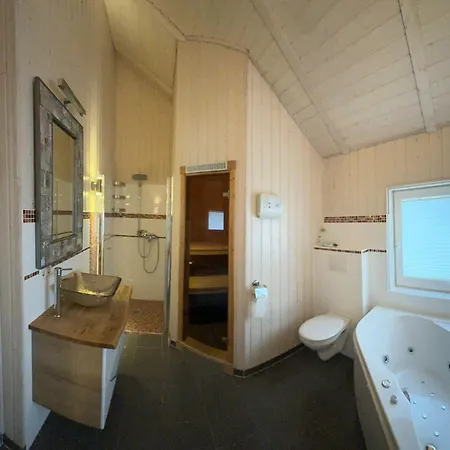 Hébergement de vacances Sealect-hus-5-direkt-an-der-nordsee-nahe-st-peter-ording-mit-sauna-whirlpool-und-kamin *